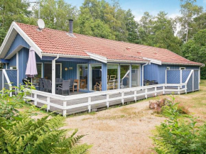 Quaint Holiday Home in Aakirkeby with Whirlpool, Vester Sømarken